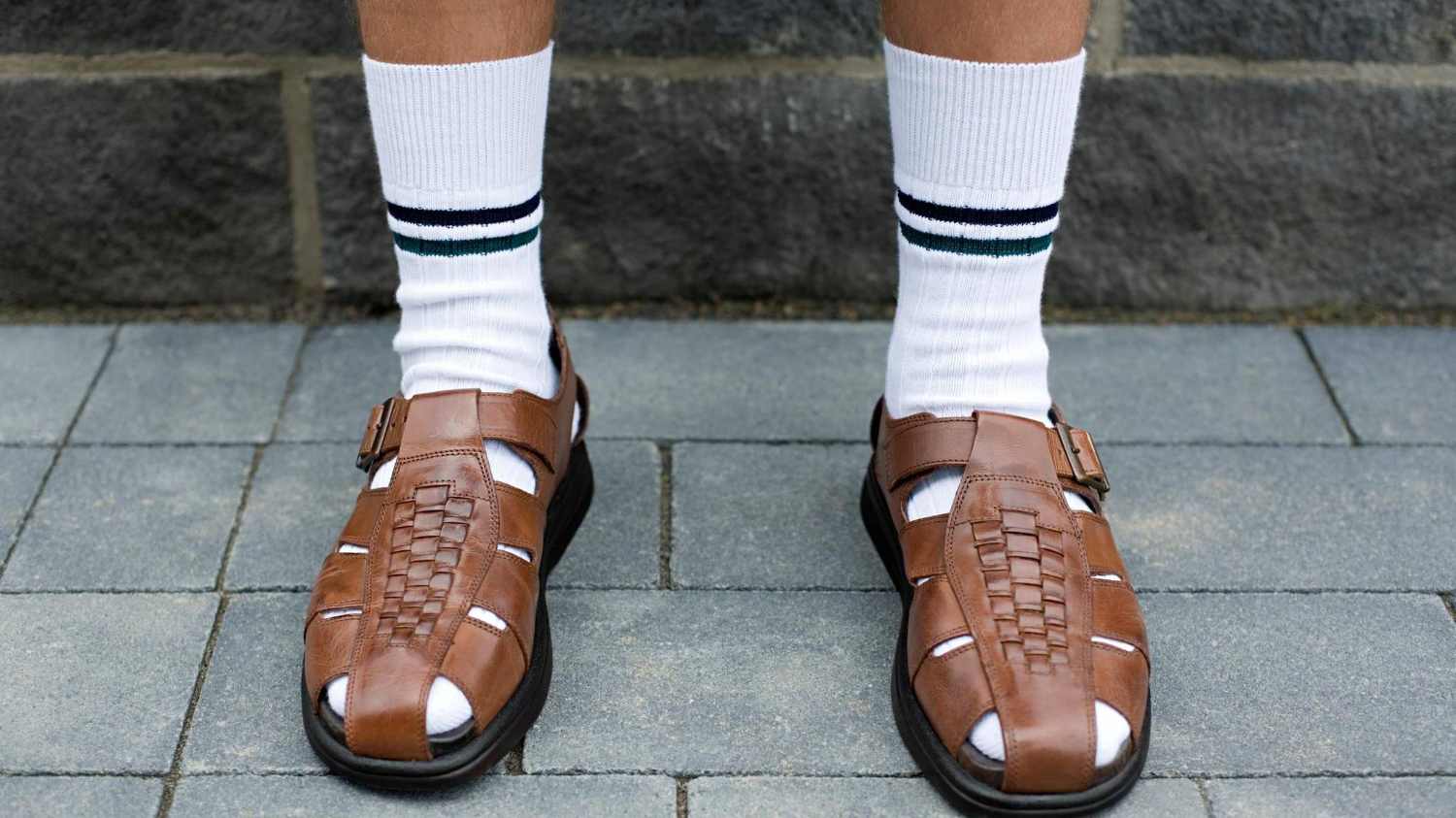 Socks in sandals | Free eBook 'The psychology of German consumers' | Mango Kollektiv